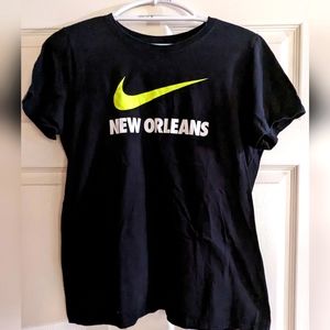 Women's Nike Athletic Cut  t-shirt. Size XL. seems to fit like a large